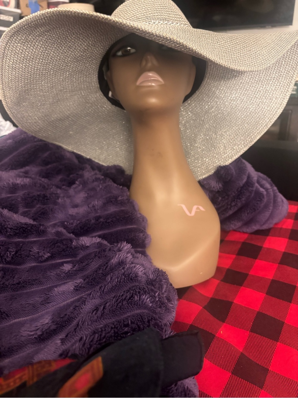 Jennifer Lopez Wide Brim Sun Hat in Light Gray